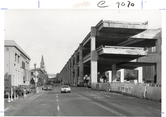 Embarcadero_Freeway_mid-1950s_AAB-3553
